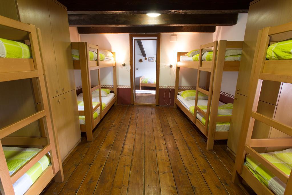 Pliskovica Youth Hostel Buitenkant foto